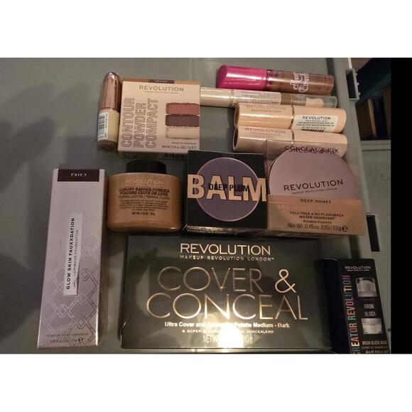 Makeup Revolution Bundle - Picture 1 of 12